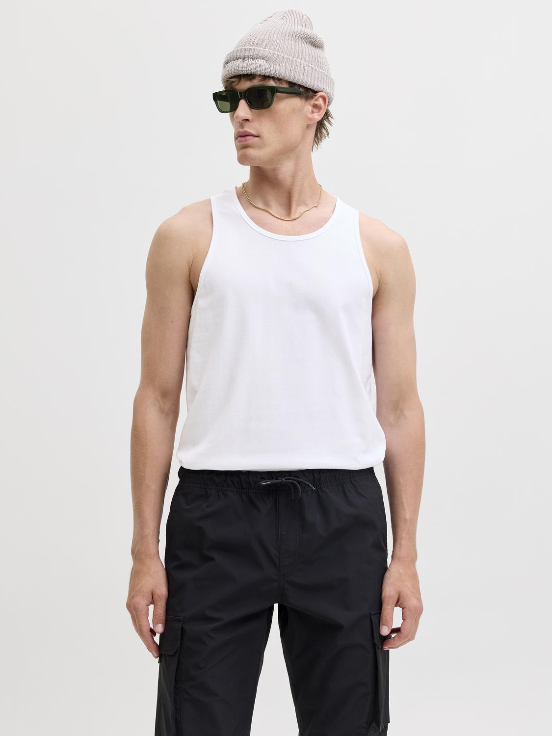 model_shot-front
